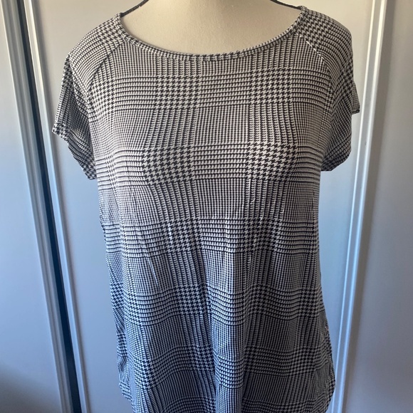 Short sleeve plaid top - Picture 2 of 3